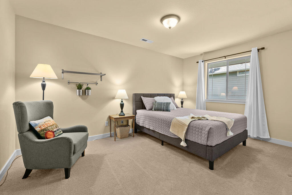 142 NW Outlook Vista Drive