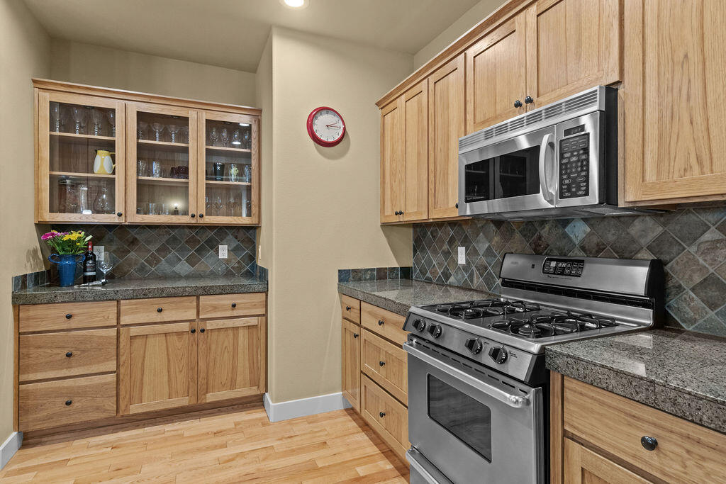 142 NW Outlook Vista Drive