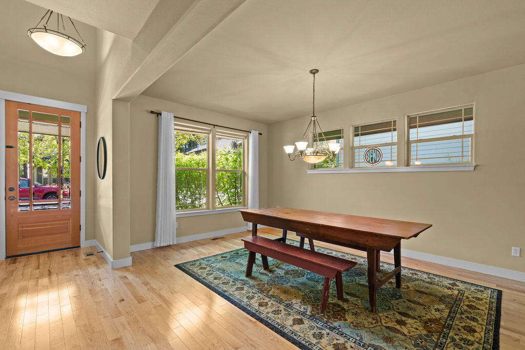 142 NW Outlook Vista Drive