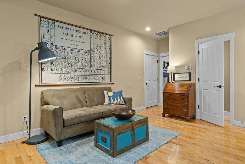 142 NW Outlook Vista Drive