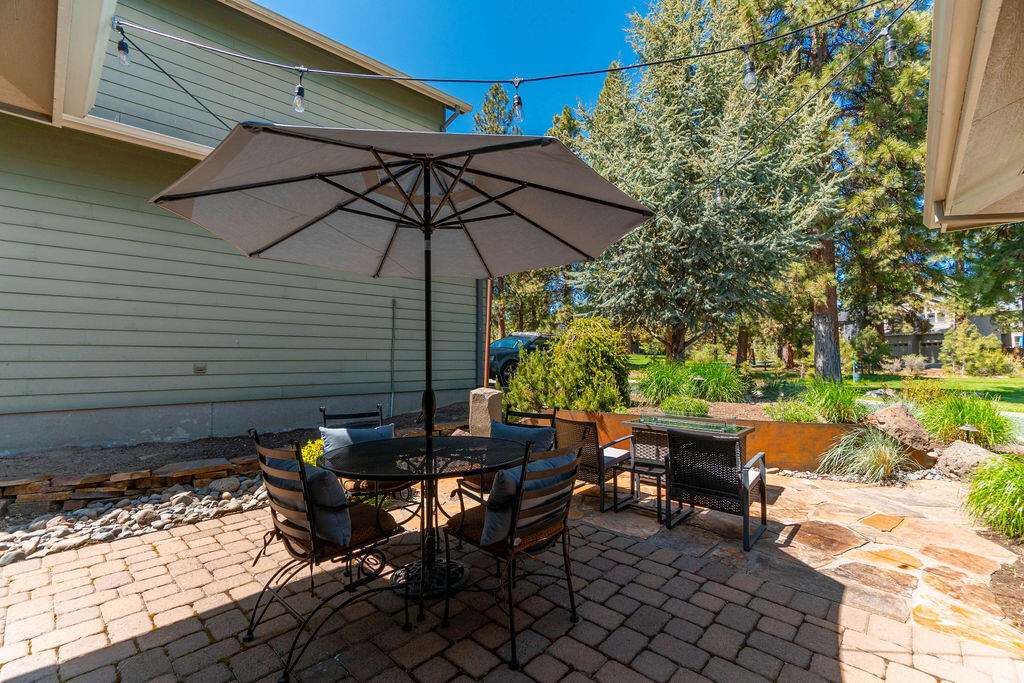 142 NW Outlook Vista Drive