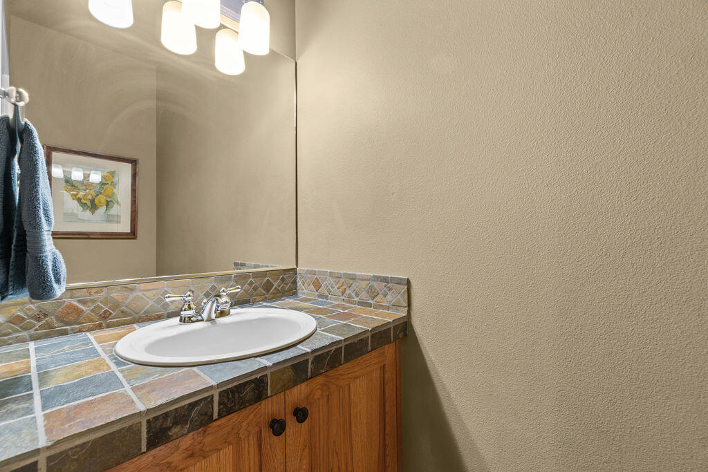 142 NW Outlook Vista Drive