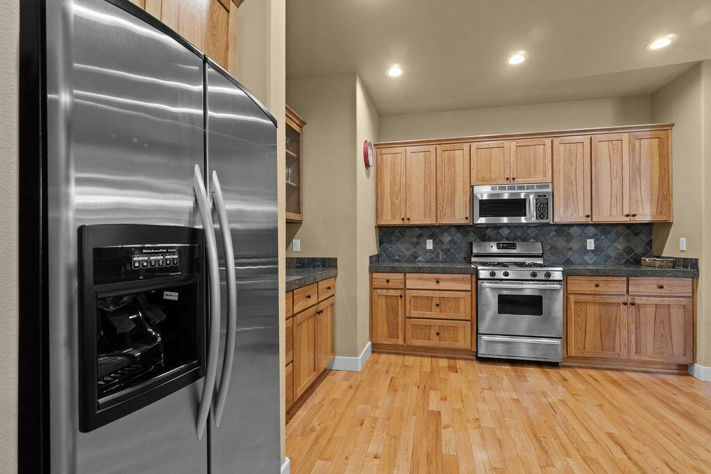 142 NW Outlook Vista Drive