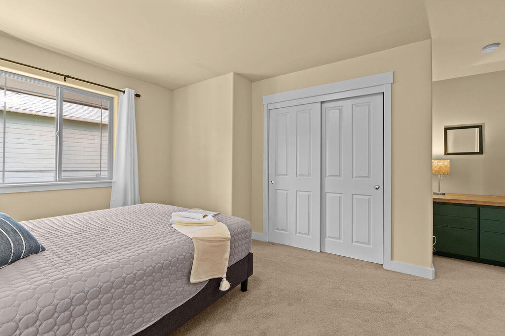 142 NW Outlook Vista Drive