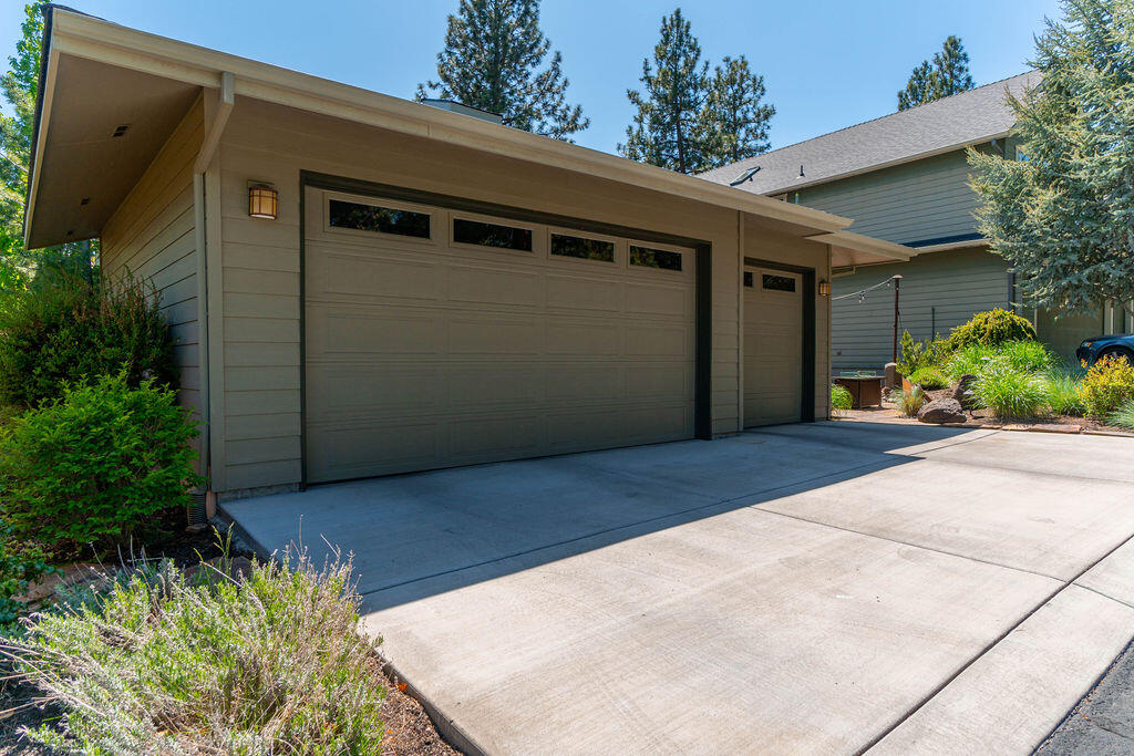 142 NW Outlook Vista Drive