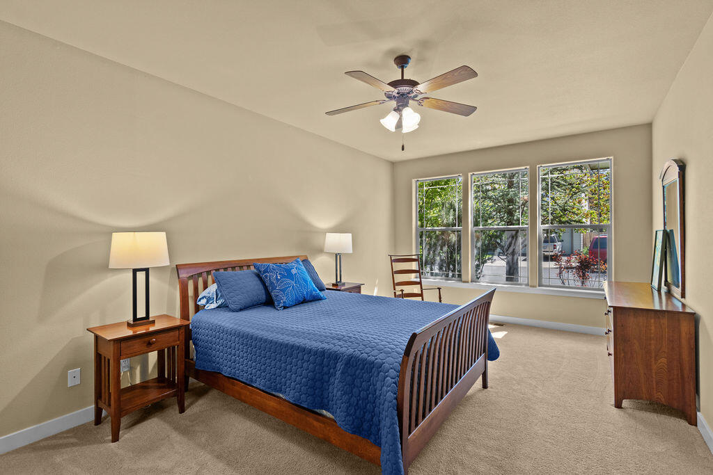 142 NW Outlook Vista Drive