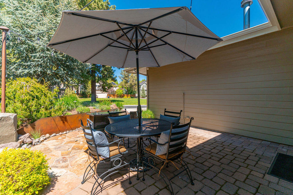 142 NW Outlook Vista Drive