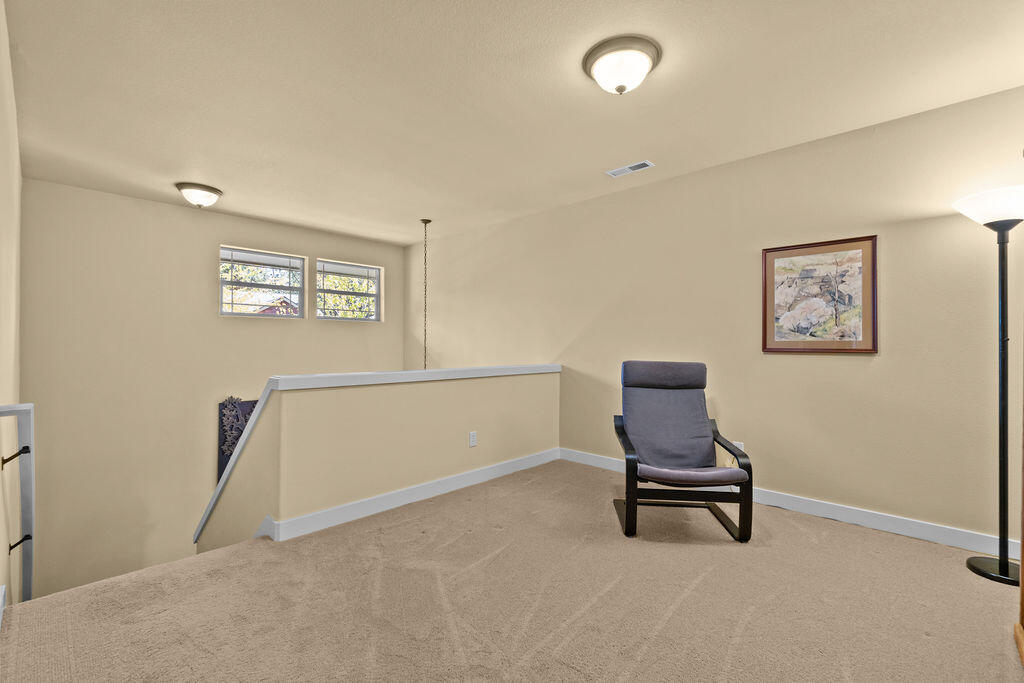 142 NW Outlook Vista Drive