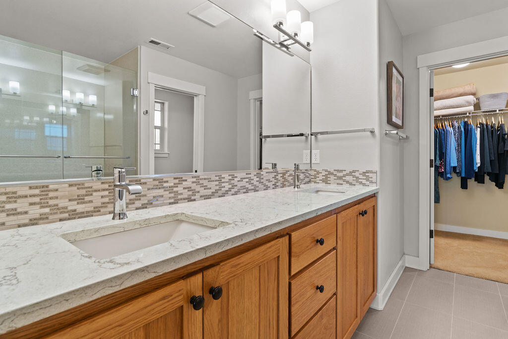 142 NW Outlook Vista Drive