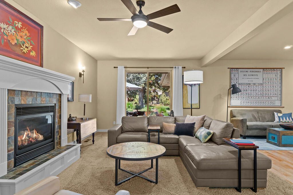 142 NW Outlook Vista Drive