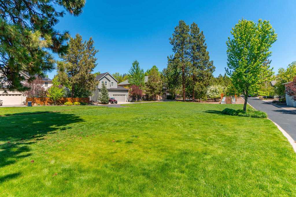 142 NW Outlook Vista Drive