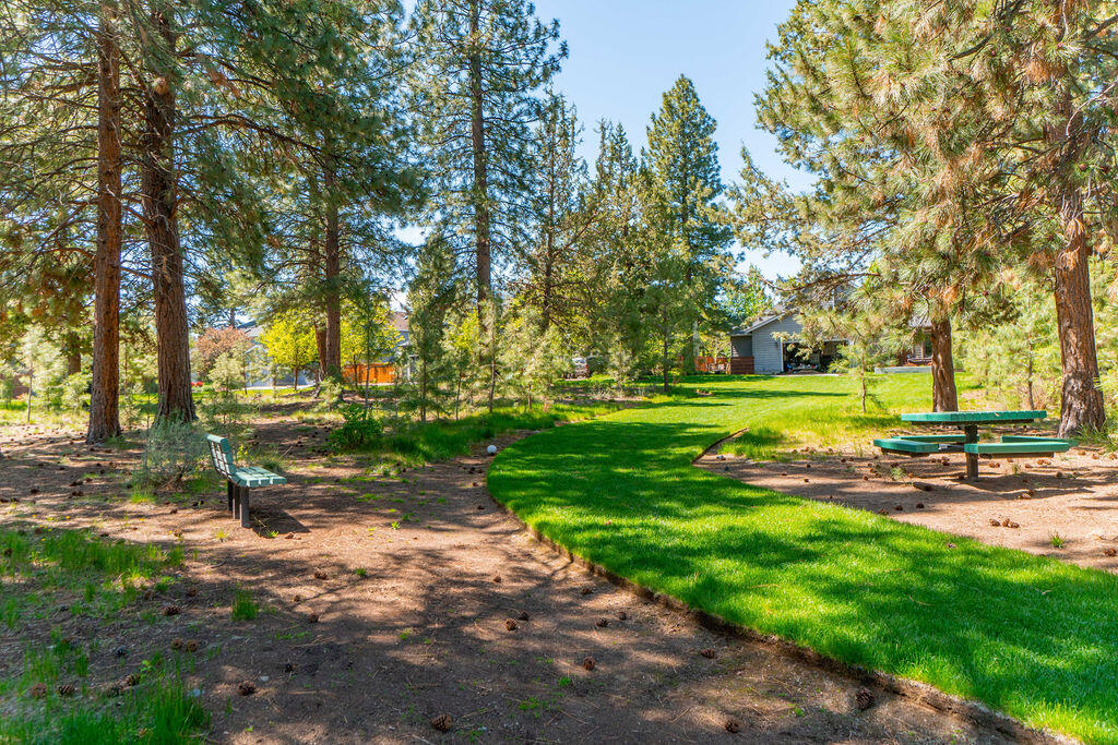 142 NW Outlook Vista Drive