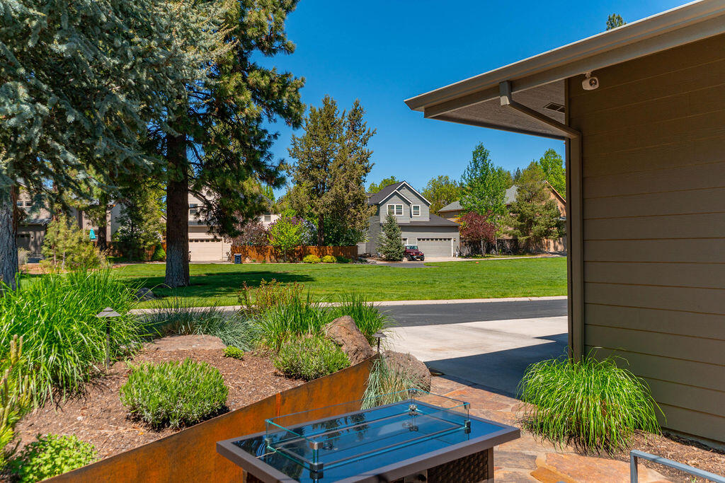 142 NW Outlook Vista Drive