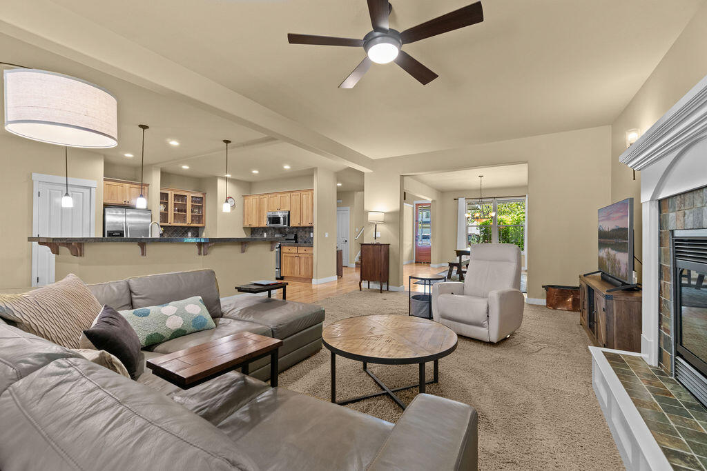 142 NW Outlook Vista Drive