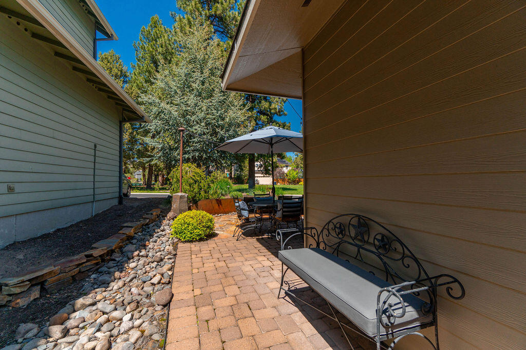 142 NW Outlook Vista Drive