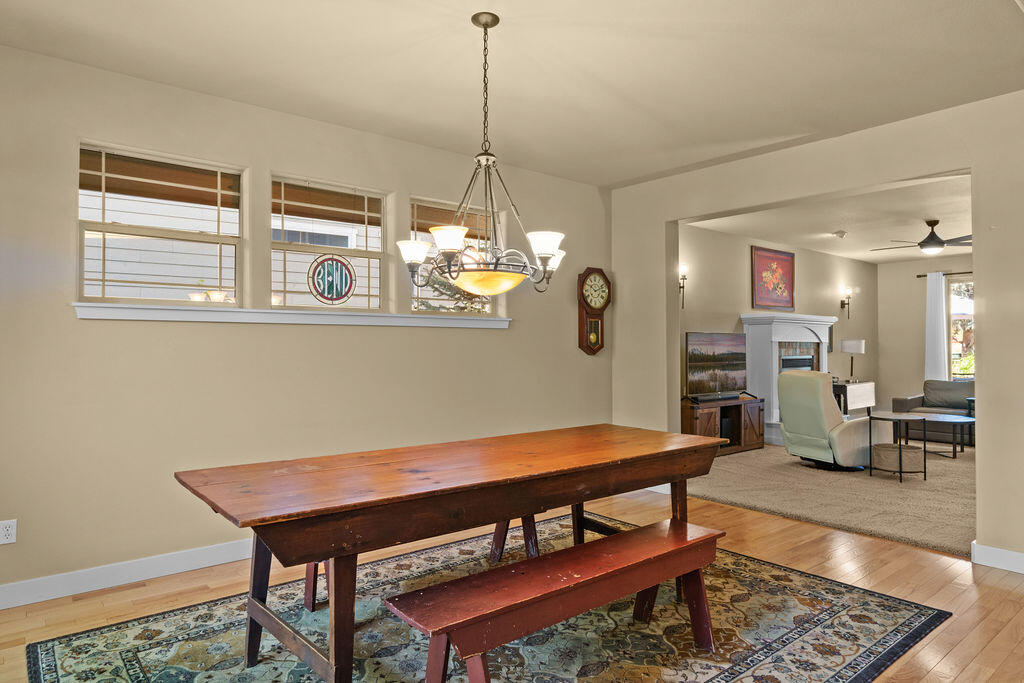 142 NW Outlook Vista Drive