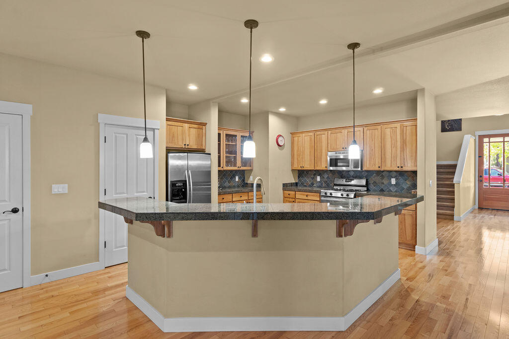 142 NW Outlook Vista Drive