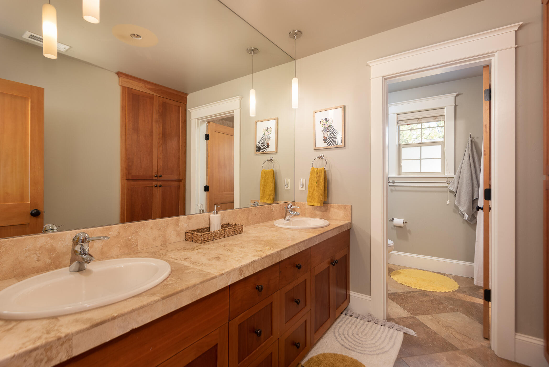 715 NW Yosemite Drive