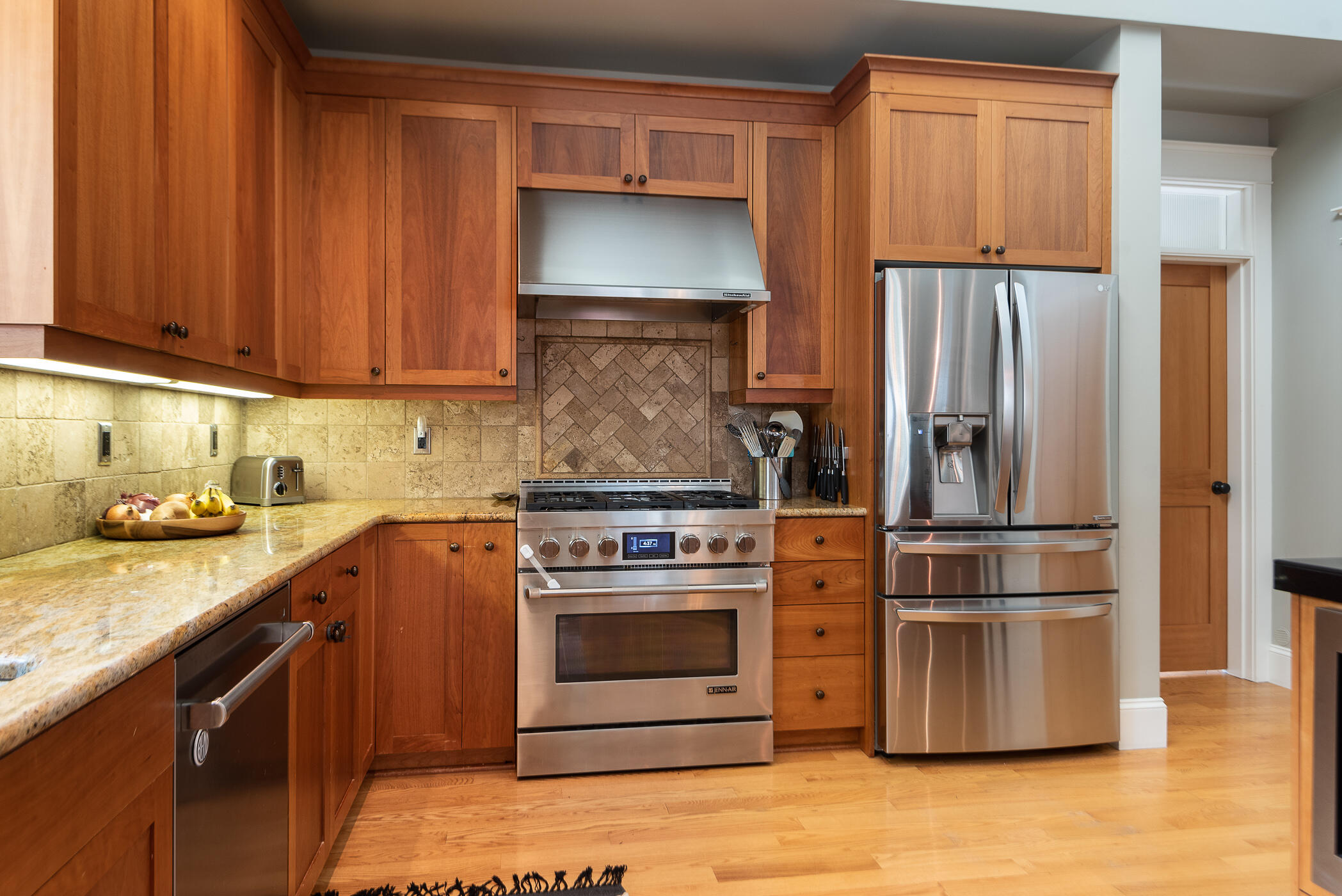 715 NW Yosemite Drive