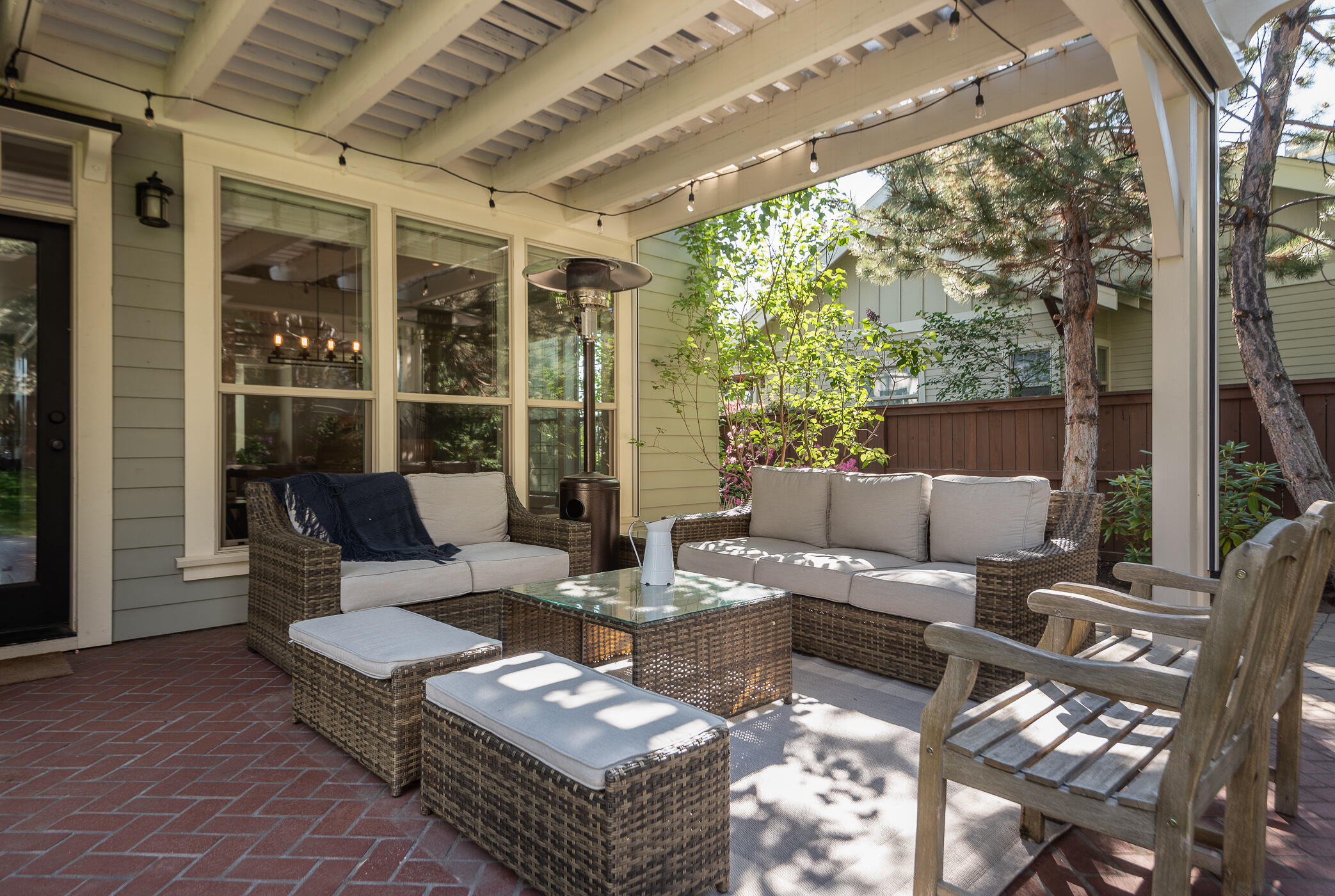 715 NW Yosemite Drive