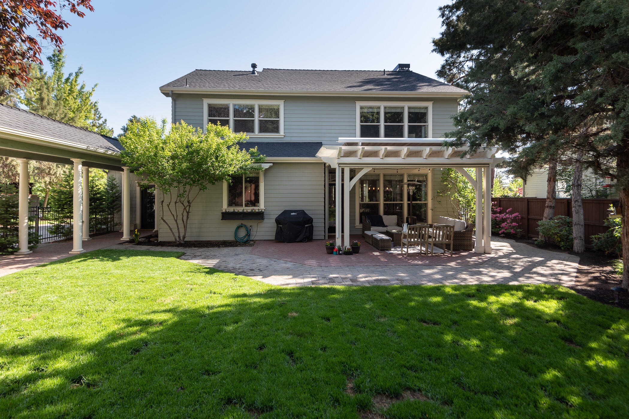 715 NW Yosemite Drive