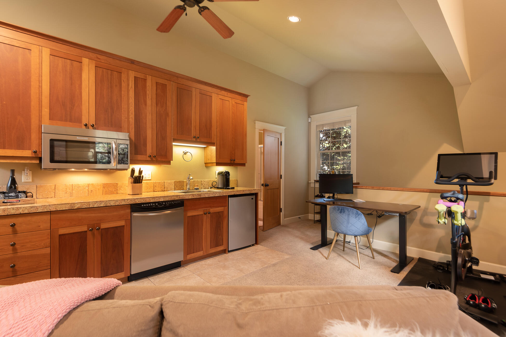 715 NW Yosemite Drive