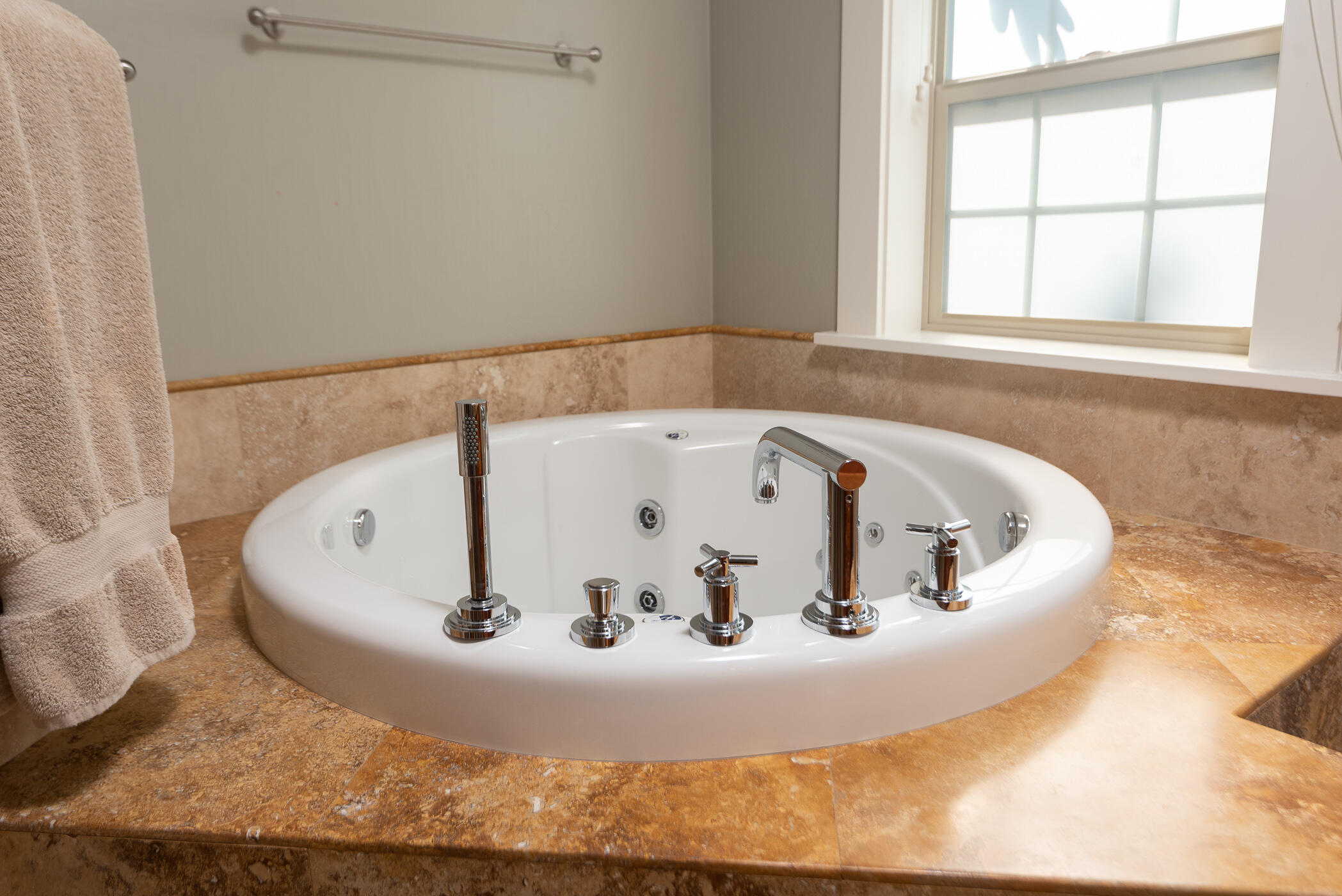 715 NW Yosemite Drive