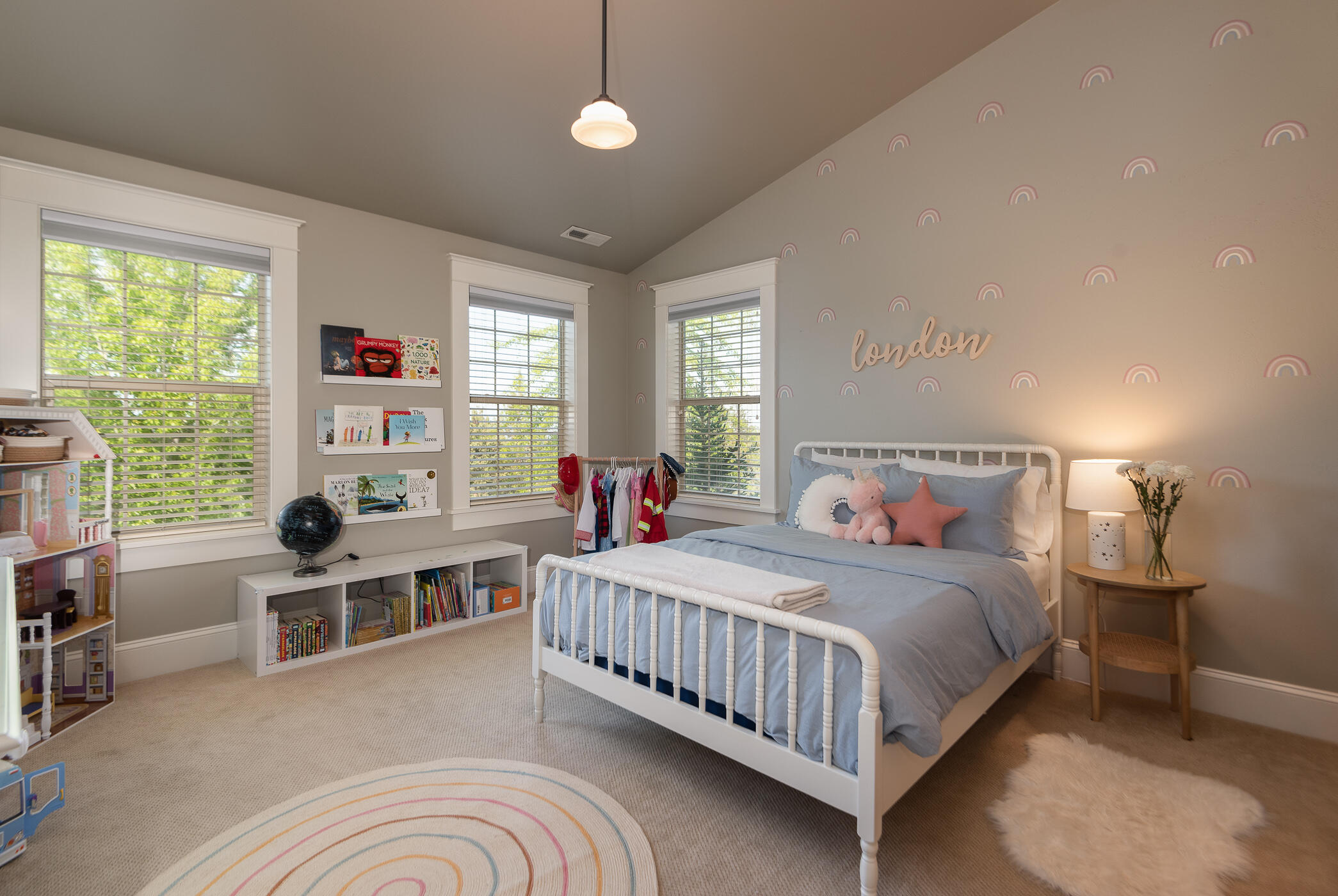 715 NW Yosemite Drive