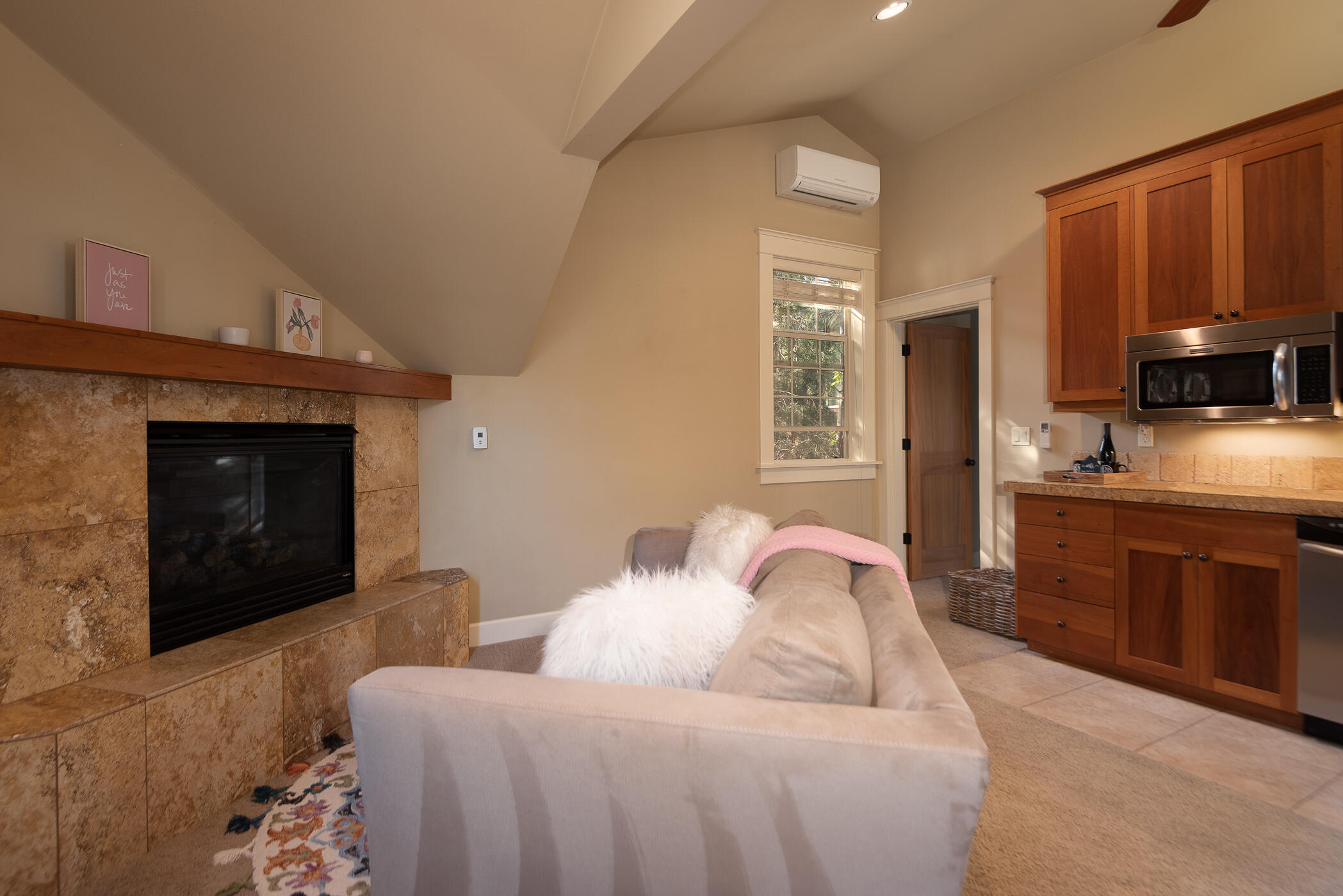 715 NW Yosemite Drive