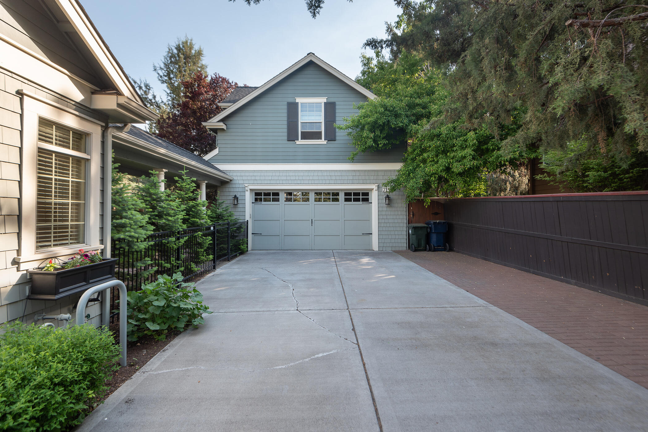 715 NW Yosemite Drive