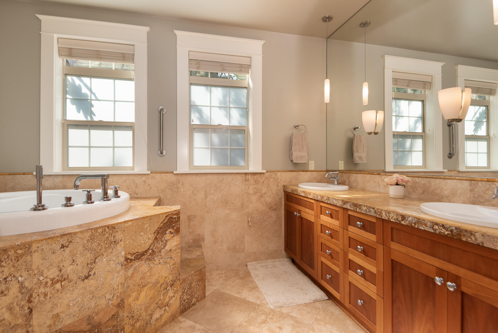 715 NW Yosemite Drive