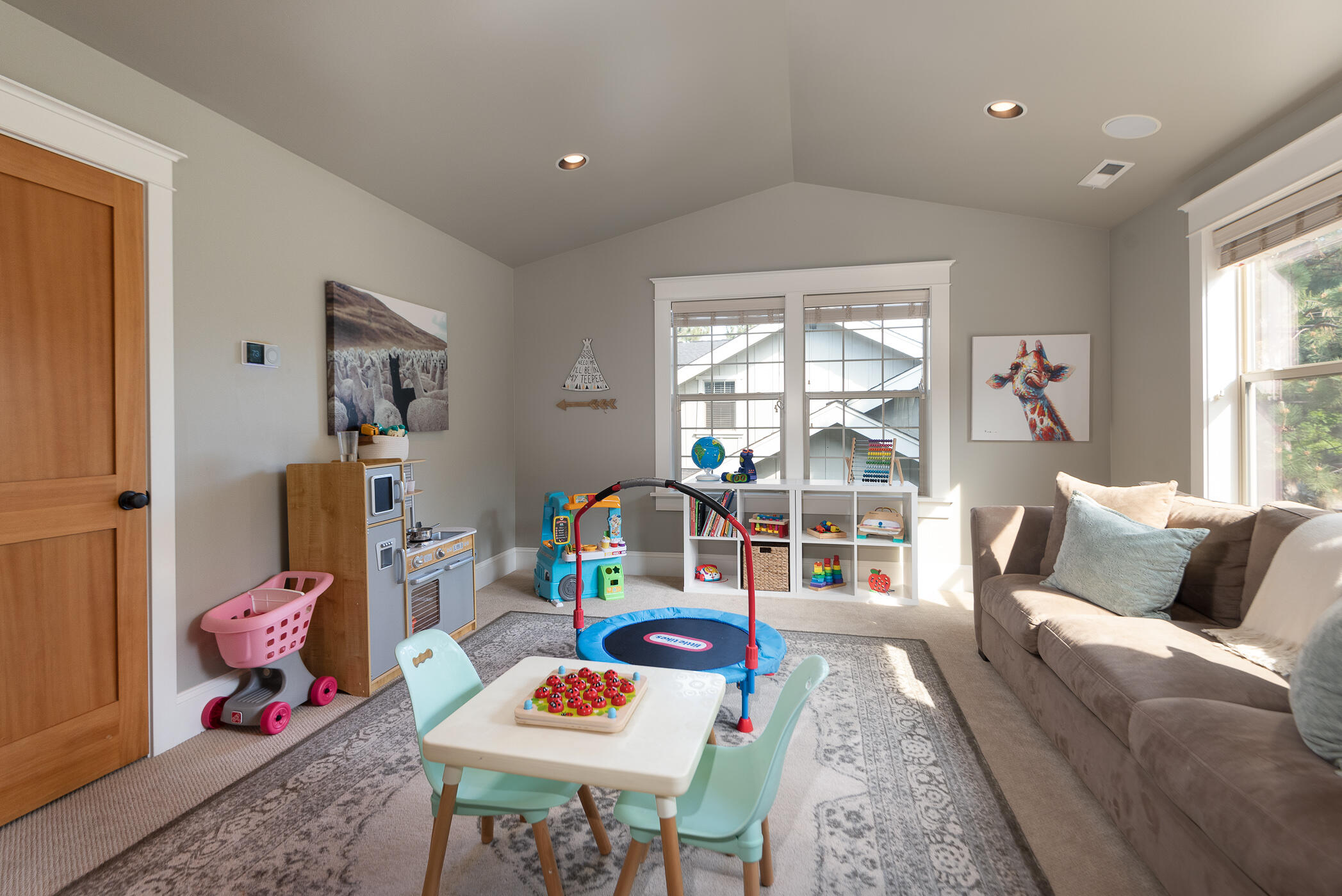 715 NW Yosemite Drive