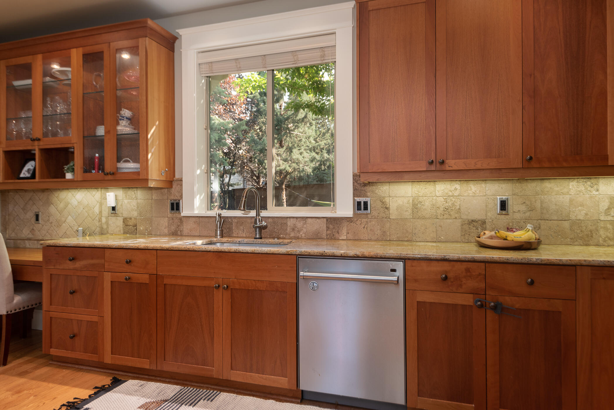 715 NW Yosemite Drive