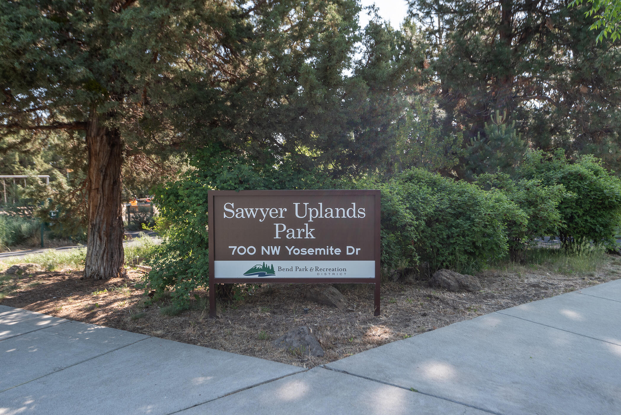 715 NW Yosemite Drive