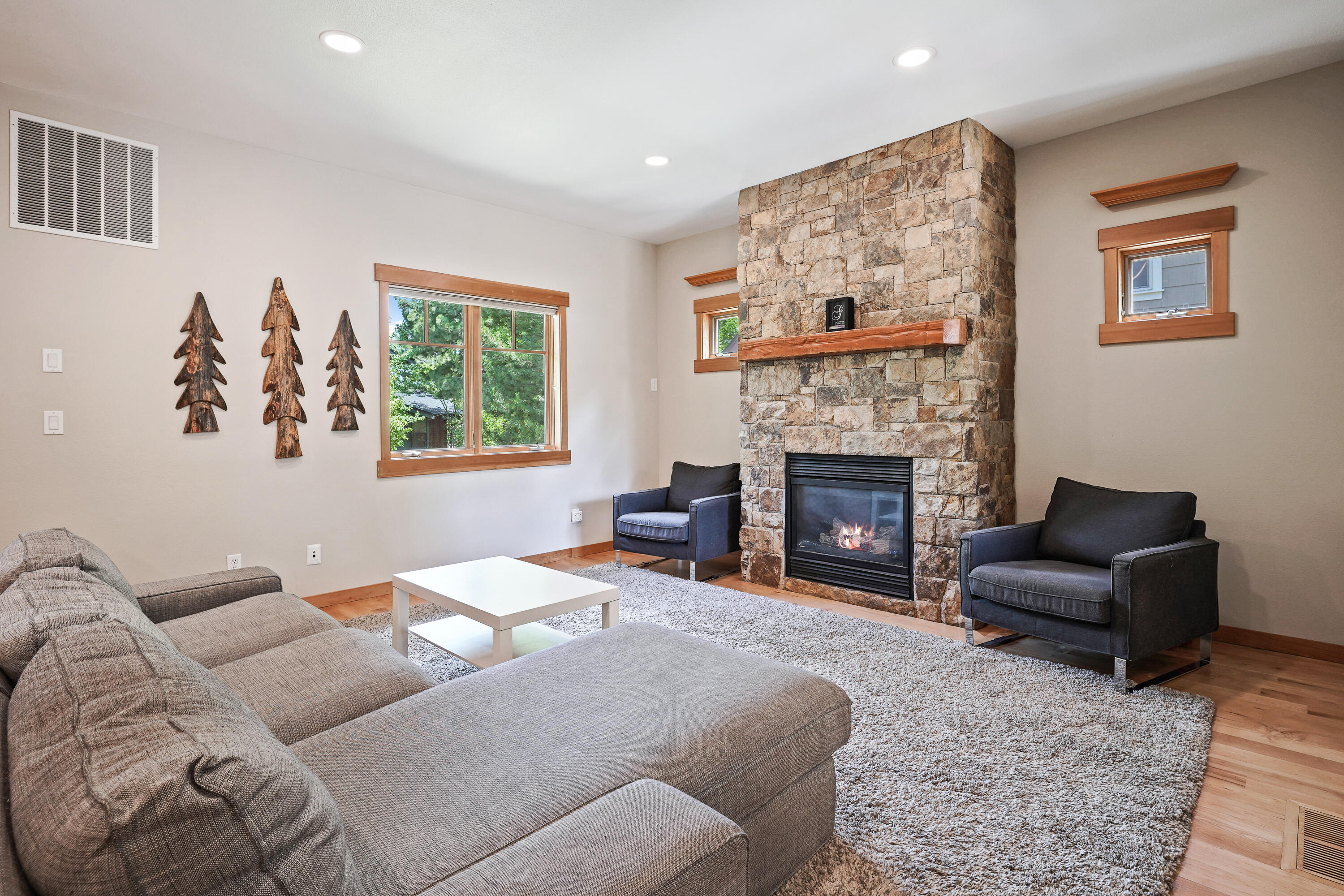 2559 NW Ordway Avenue