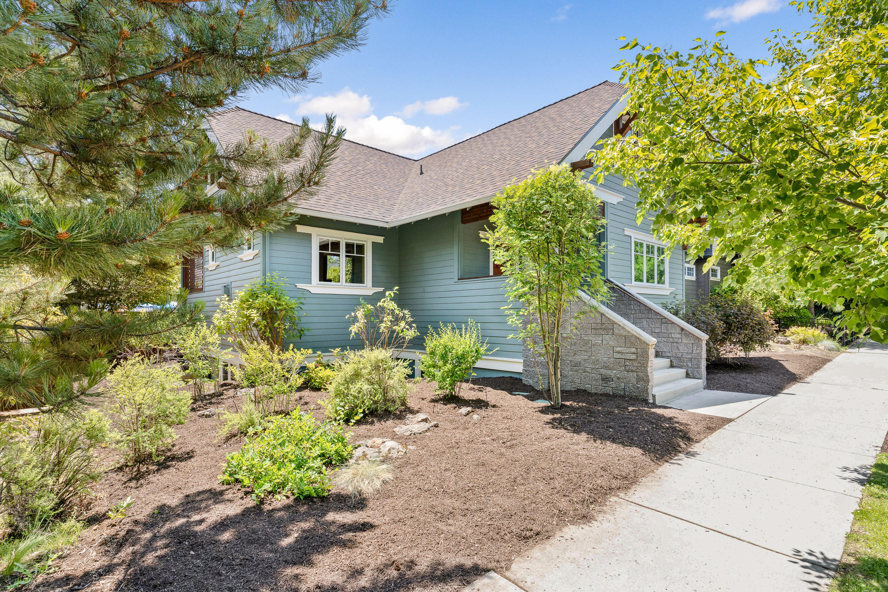 2559 NW Ordway Avenue