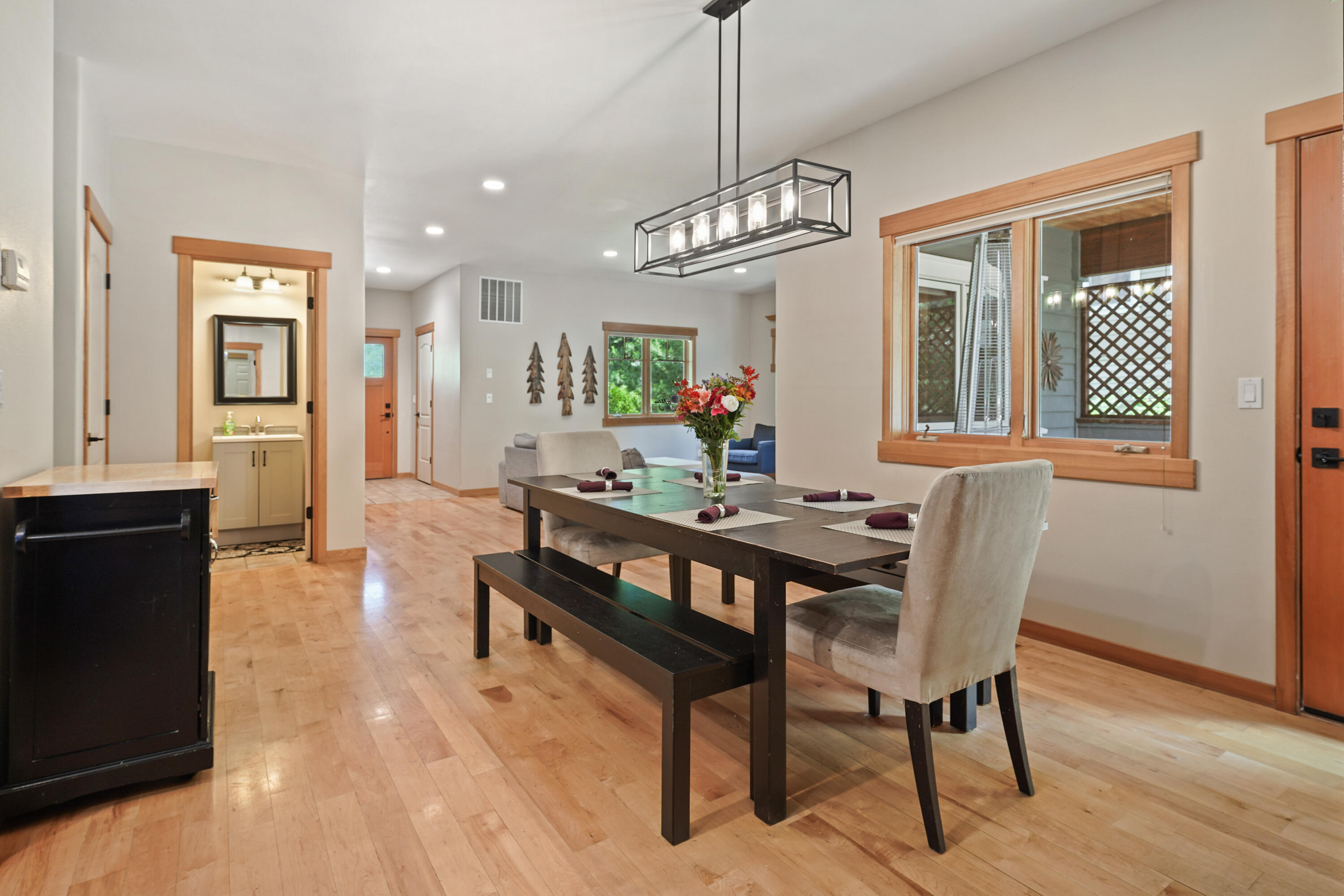 2559 NW Ordway Avenue