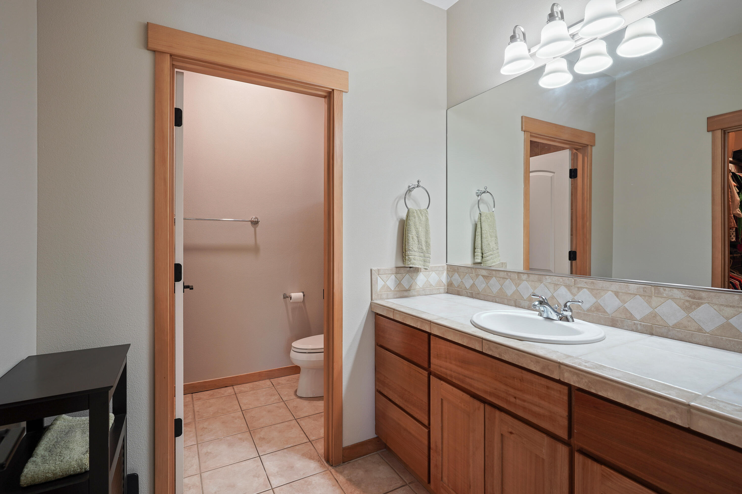 2559 NW Ordway Avenue