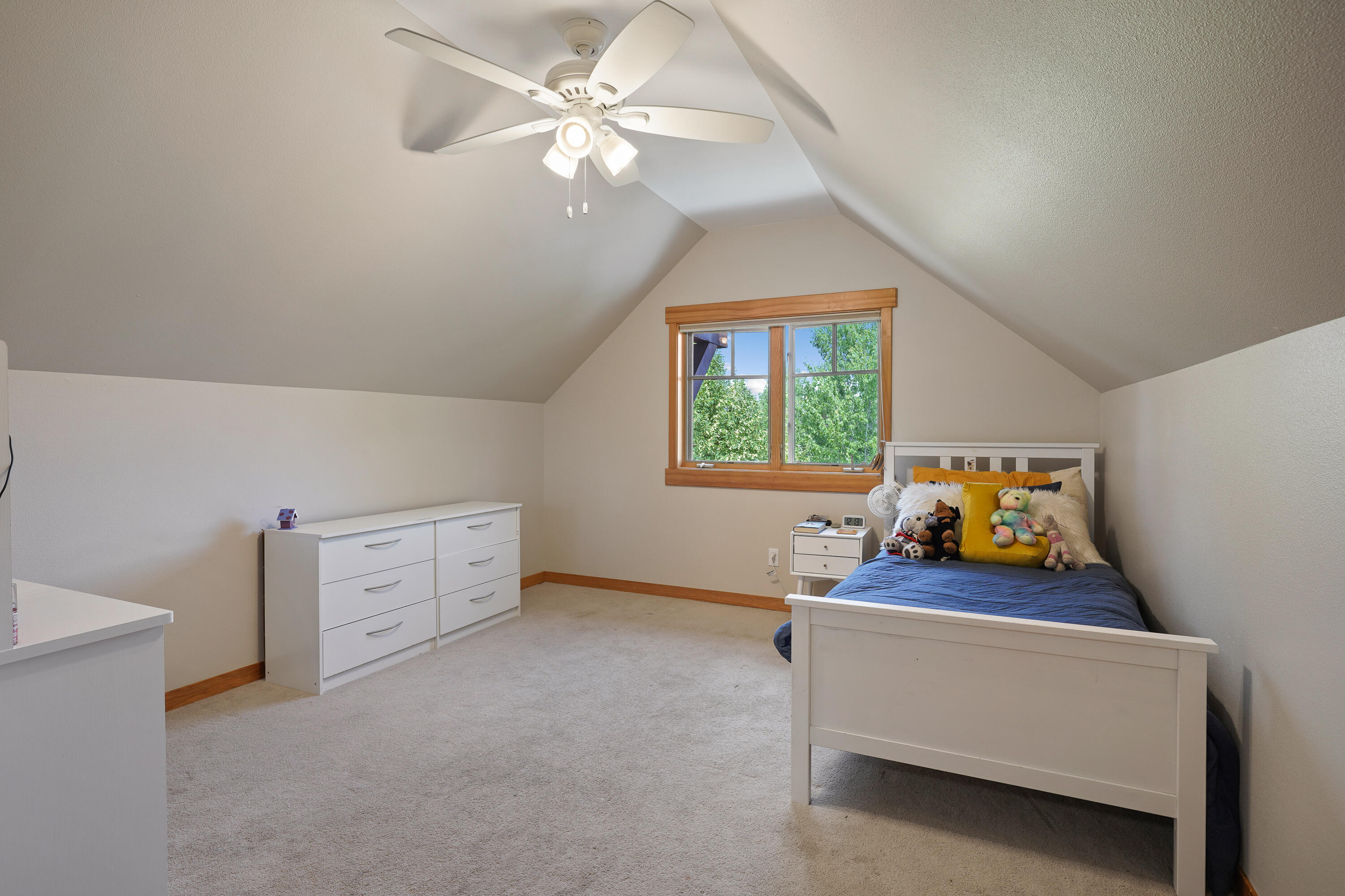 2559 NW Ordway Avenue