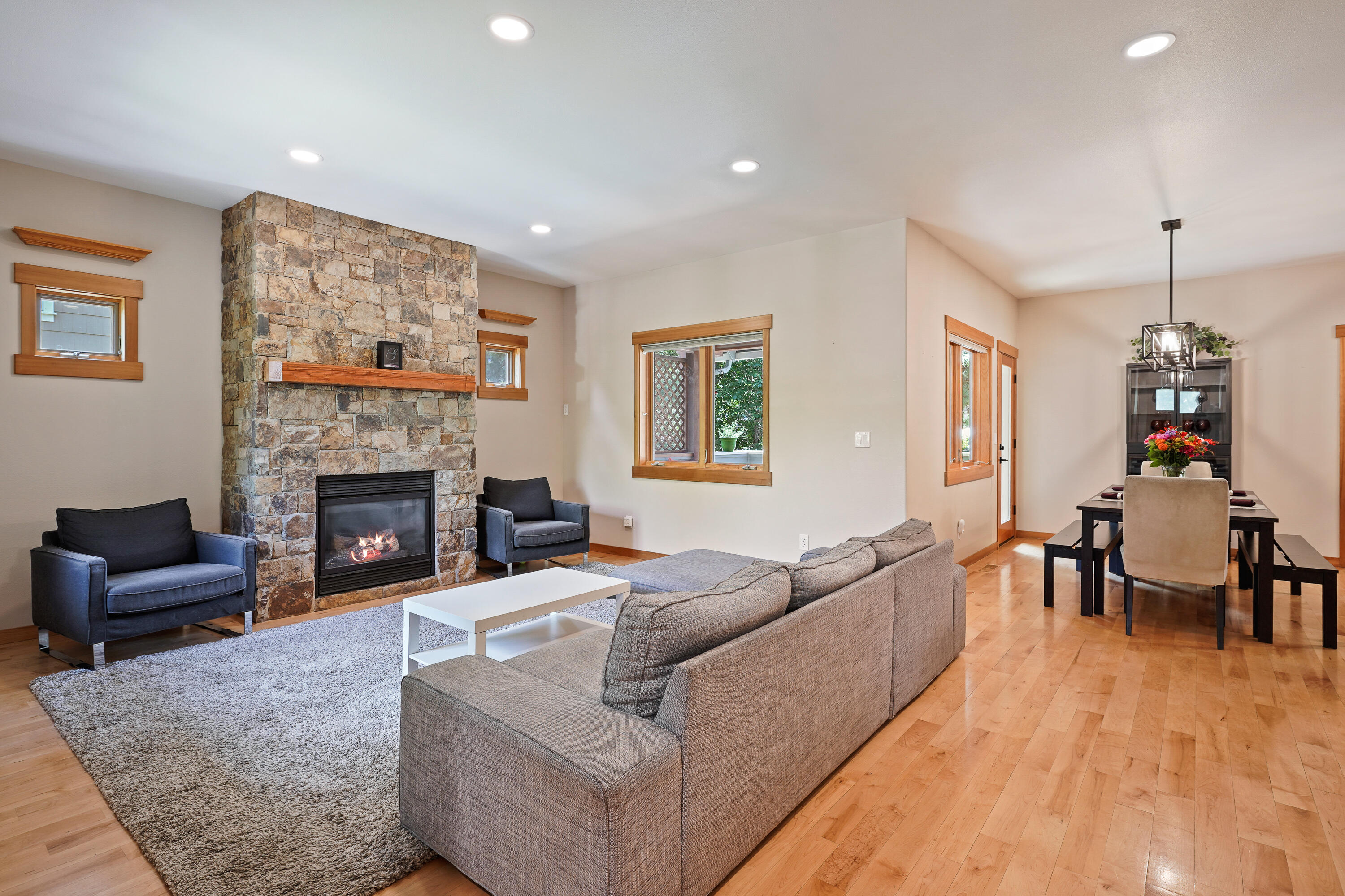 2559 NW Ordway Avenue