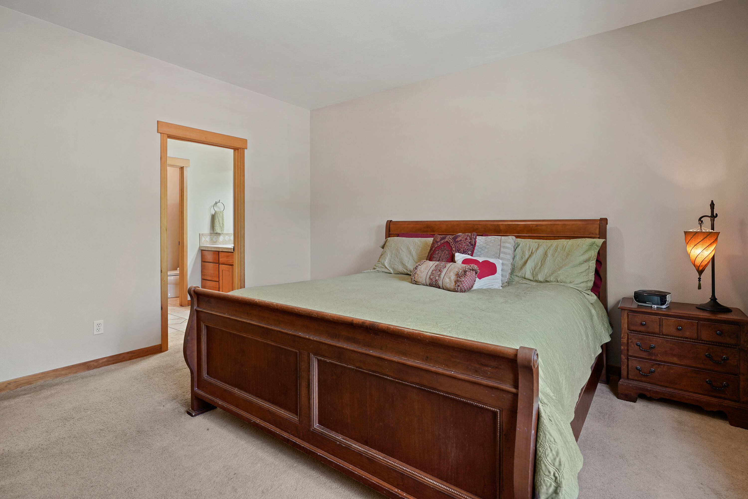 2559 NW Ordway Avenue