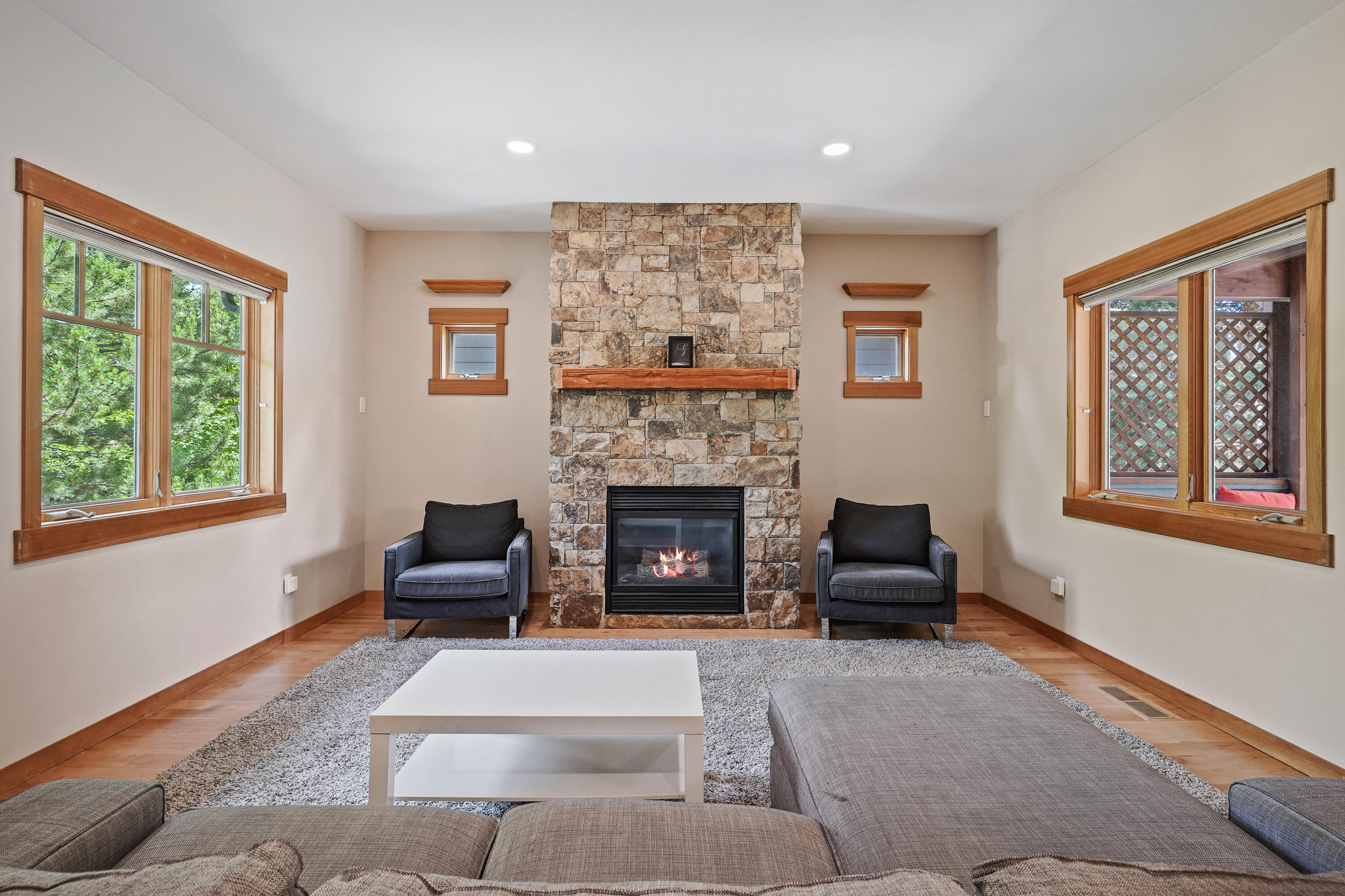 2559 NW Ordway Avenue