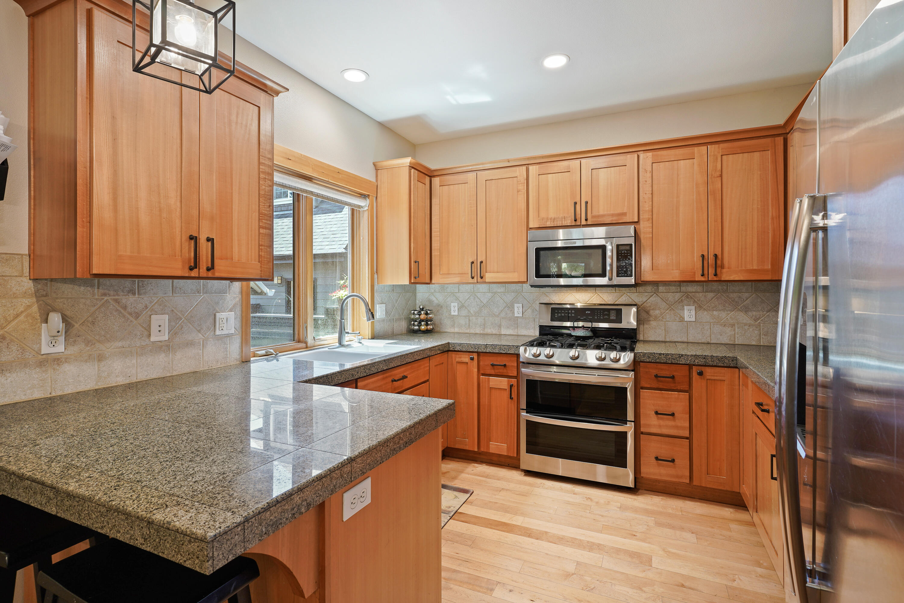 2559 NW Ordway Avenue