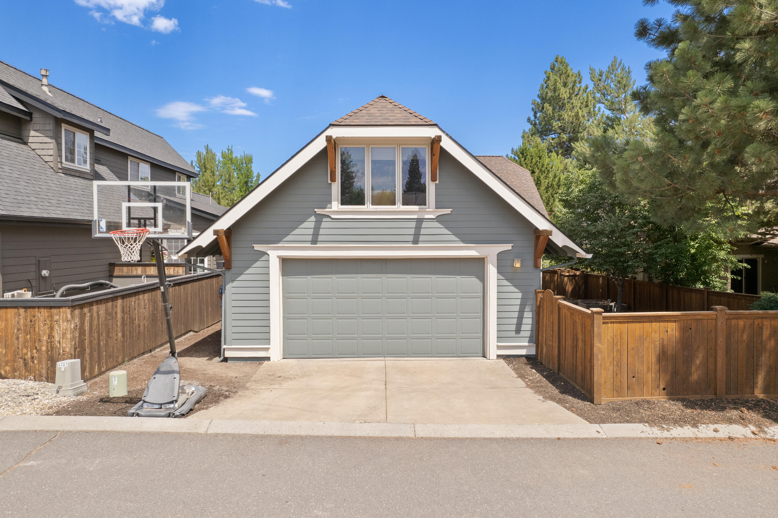 2559 NW Ordway Avenue