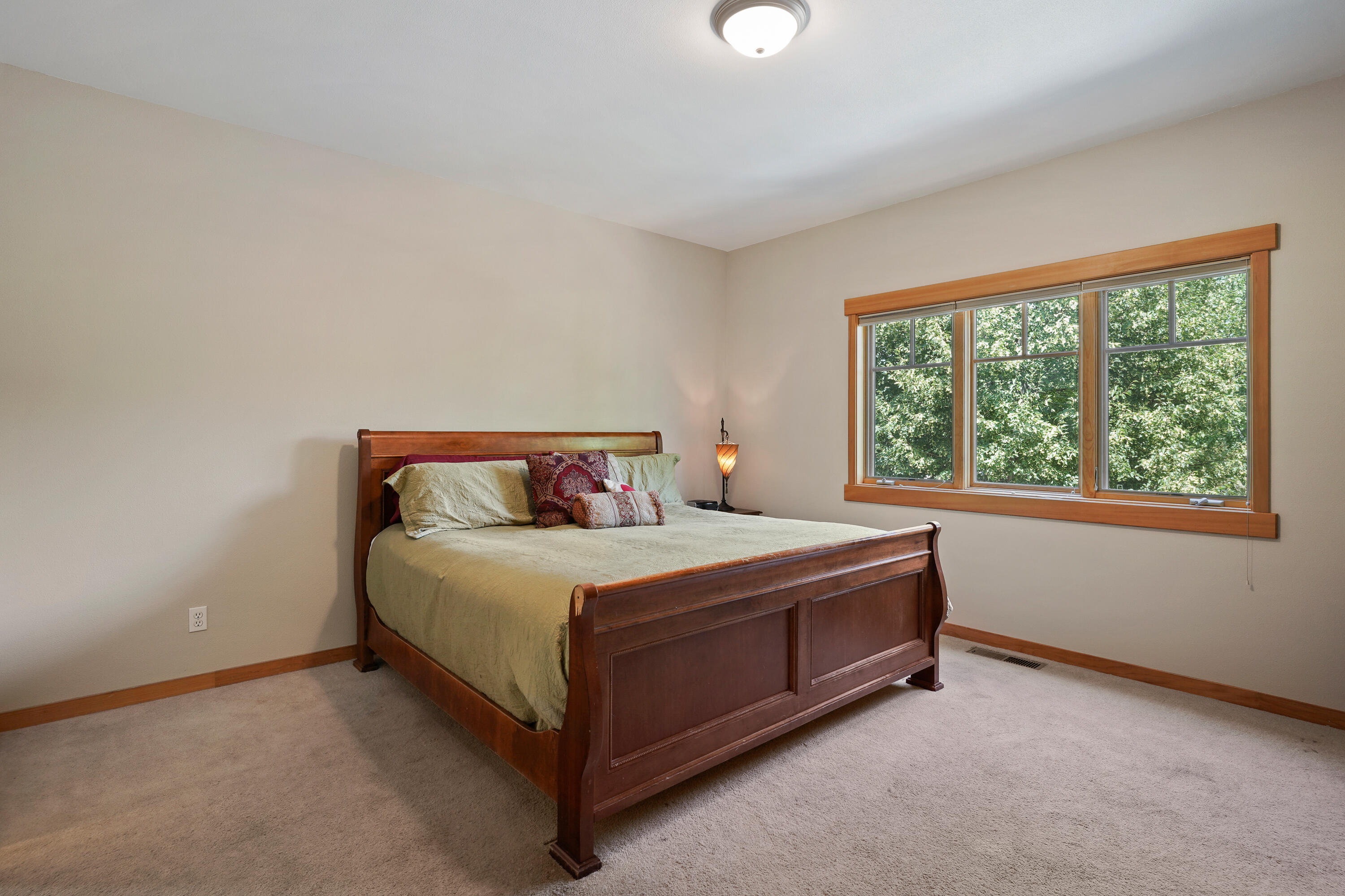 2559 NW Ordway Avenue