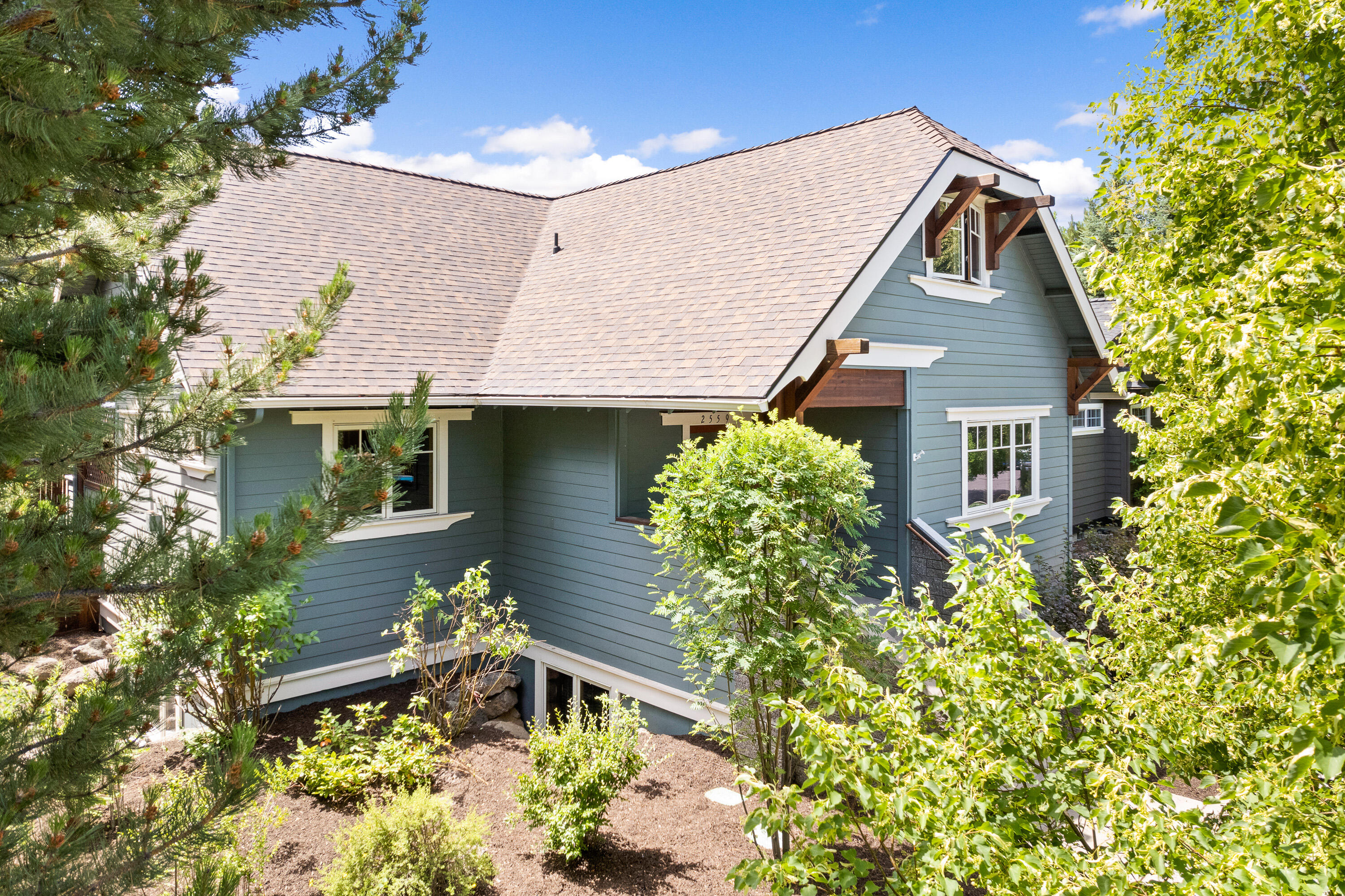 2559 NW Ordway Avenue