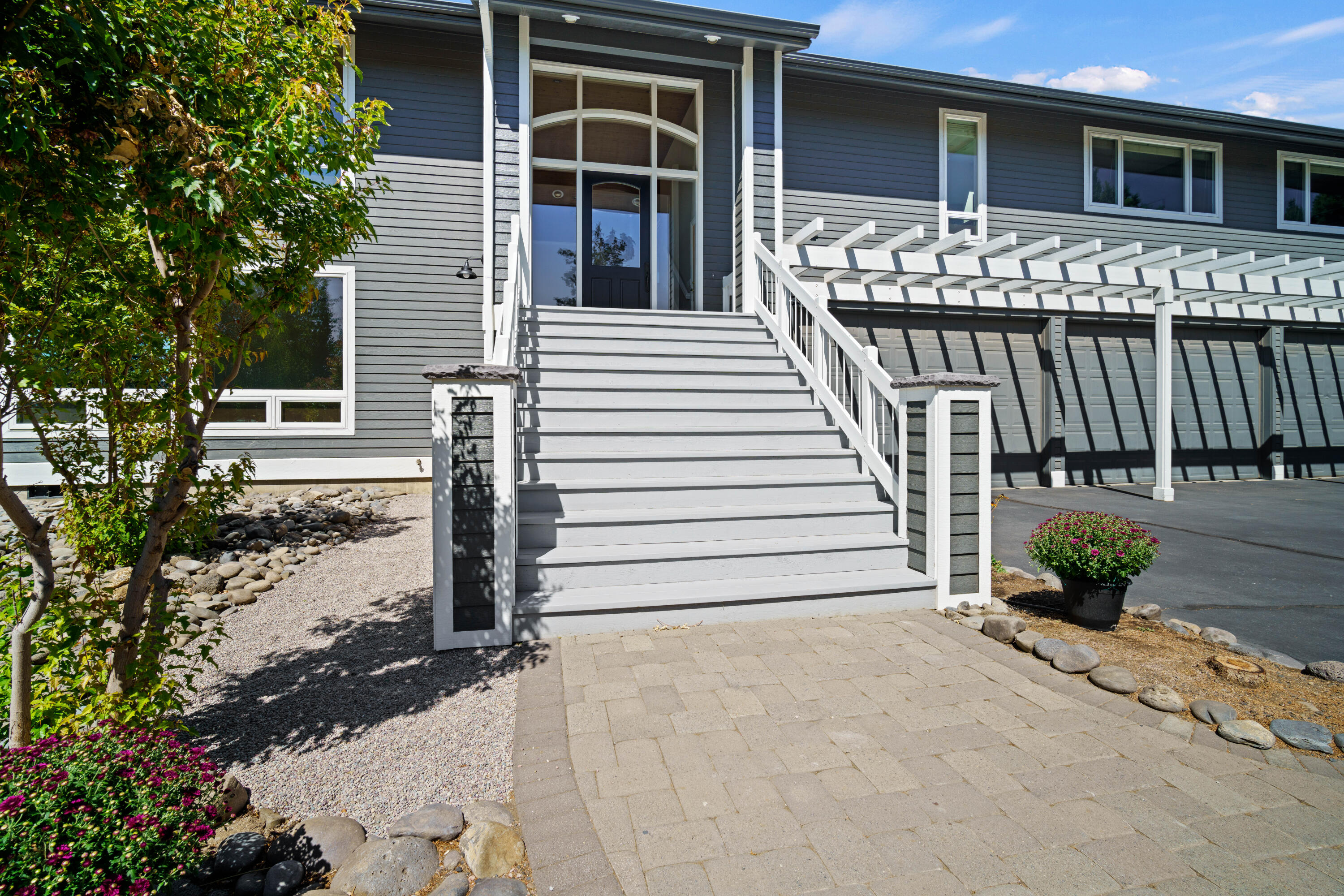 66966 Ten Peaks Court