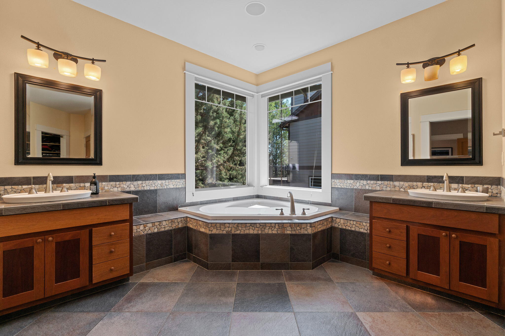 3430 NW Bryce Canyon Lane