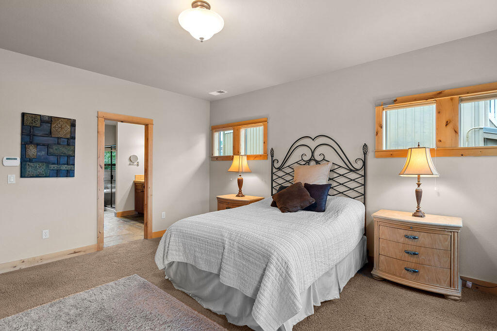 913 SW Vantage Point Way