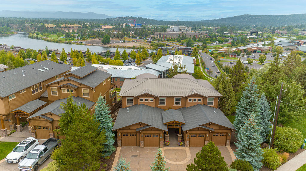 913 SW Vantage Point Way